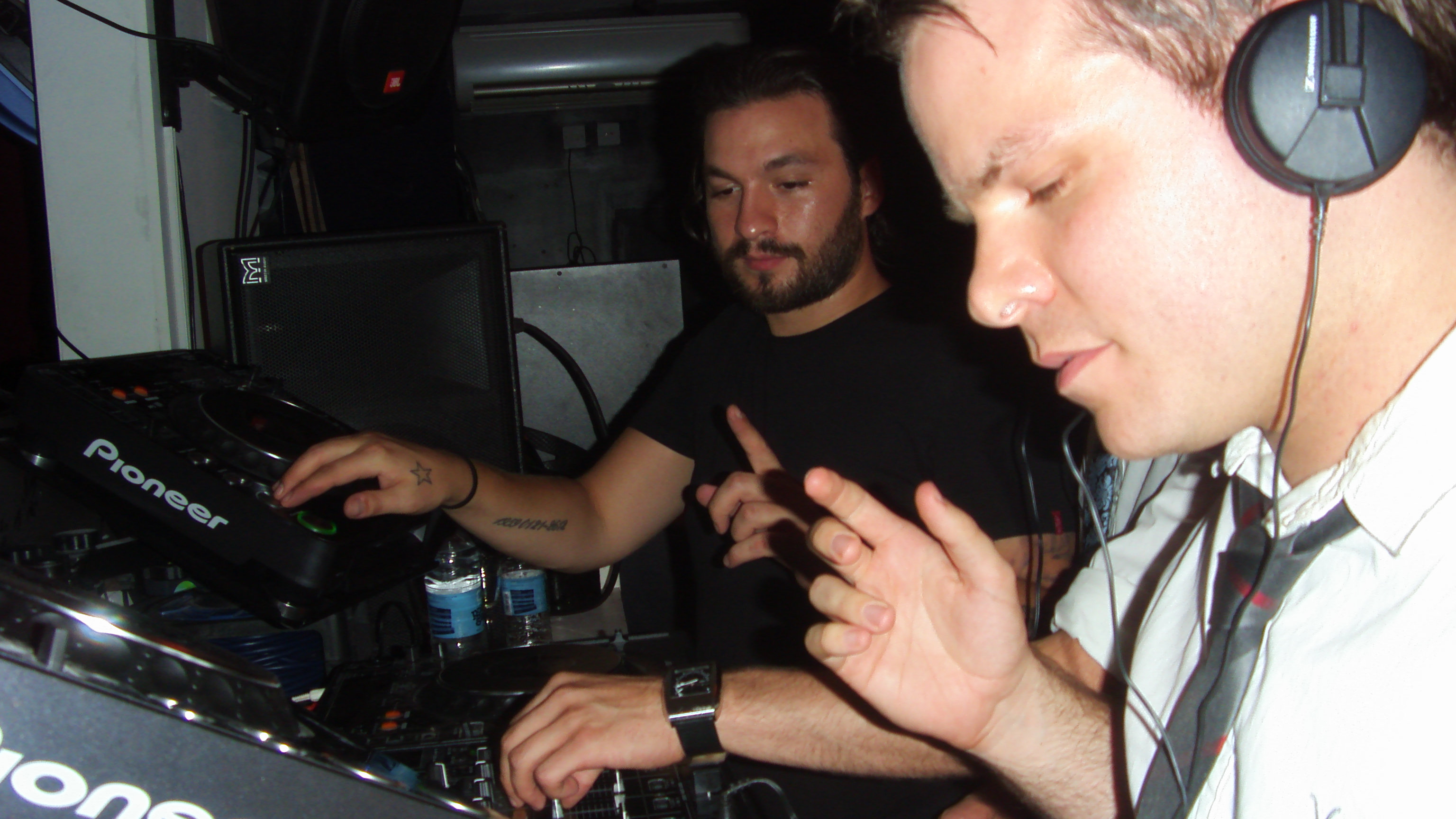 Steve Angello correcting my mix! Cardiff 2009